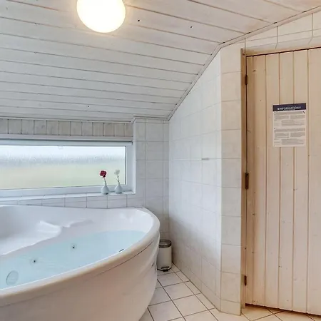 Thorir - 542m From The Sea By Interhome בית נופש הירטסהלס